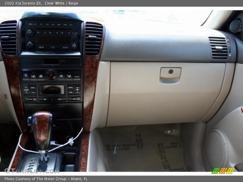 Clear White / Beige 2003 Kia Sorento EX