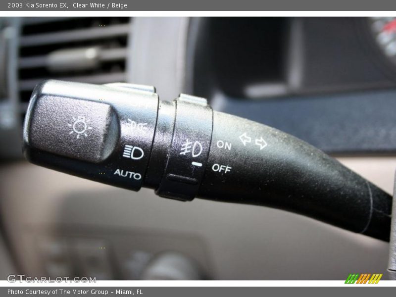 Clear White / Beige 2003 Kia Sorento EX