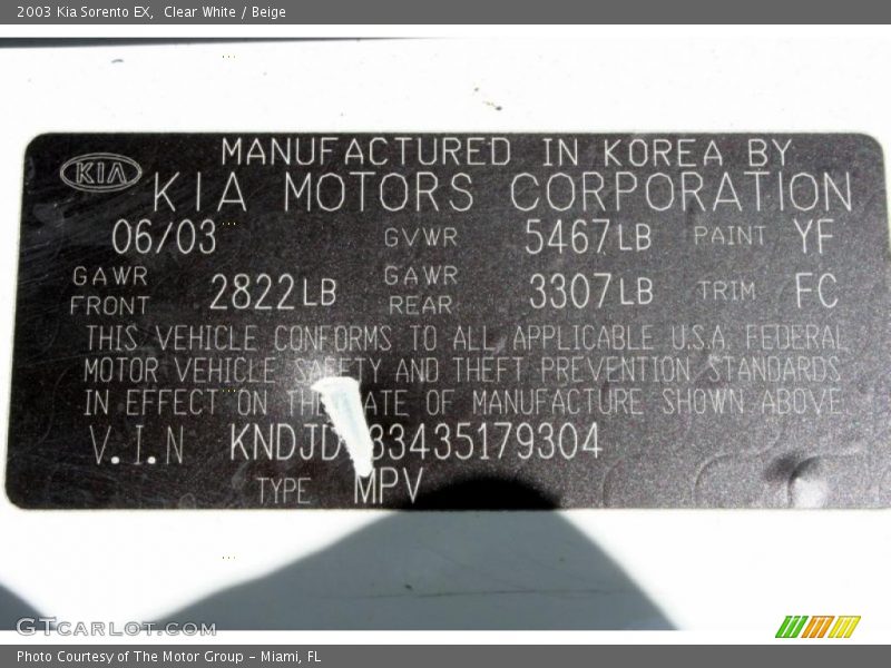Clear White / Beige 2003 Kia Sorento EX
