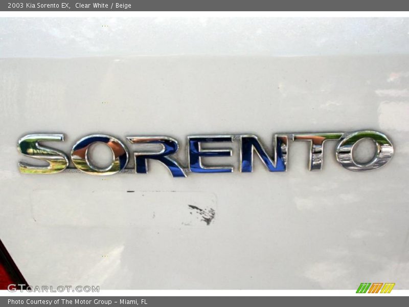 Clear White / Beige 2003 Kia Sorento EX