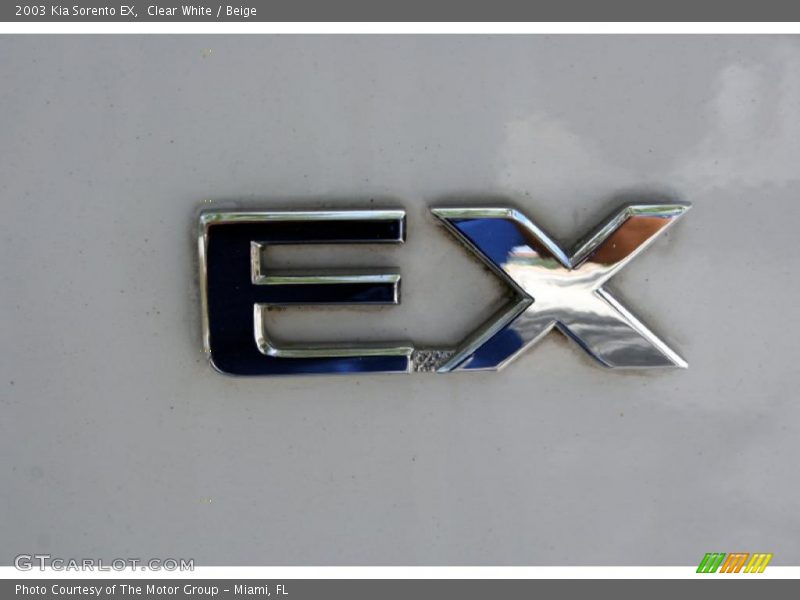 Clear White / Beige 2003 Kia Sorento EX