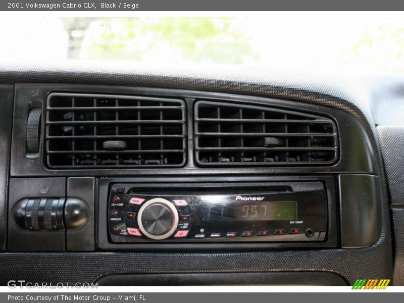 Black / Beige 2001 Volkswagen Cabrio GLX
