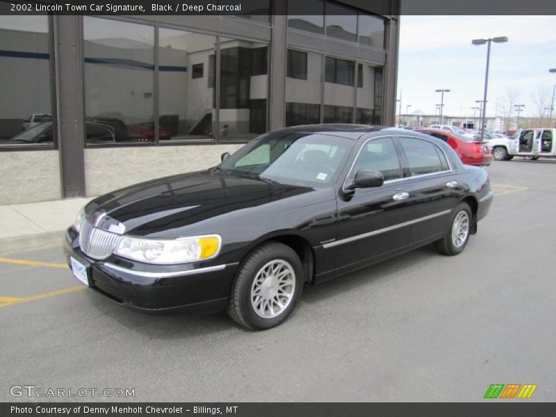 Front 3/4 View of 2002 Town Car Signature