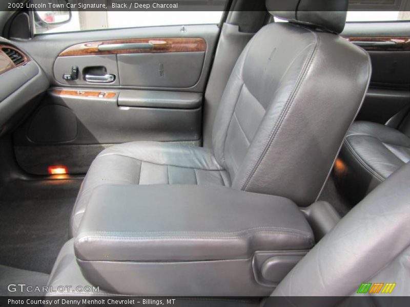 Black / Deep Charcoal 2002 Lincoln Town Car Signature