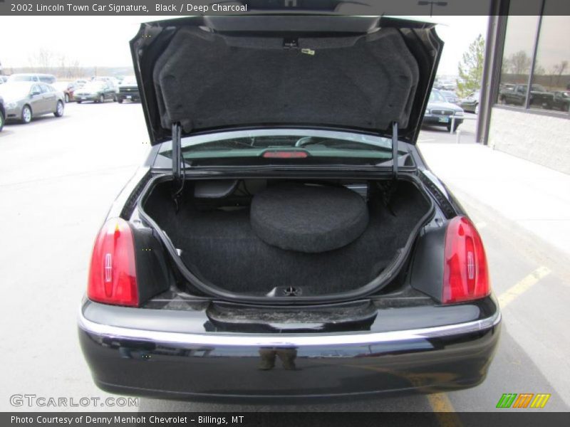  2002 Town Car Signature Trunk