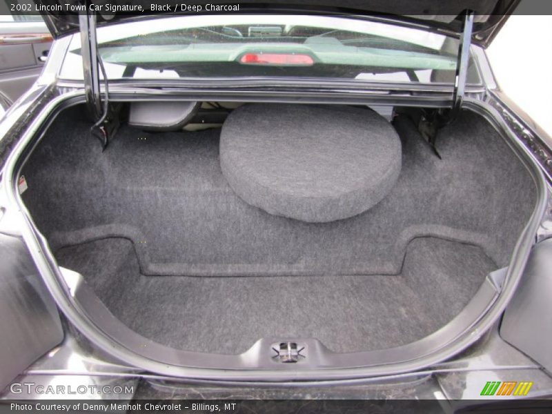  2002 Town Car Signature Trunk