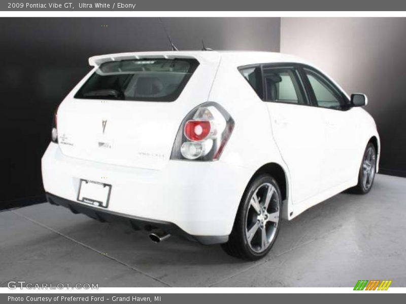 Ultra White / Ebony 2009 Pontiac Vibe GT