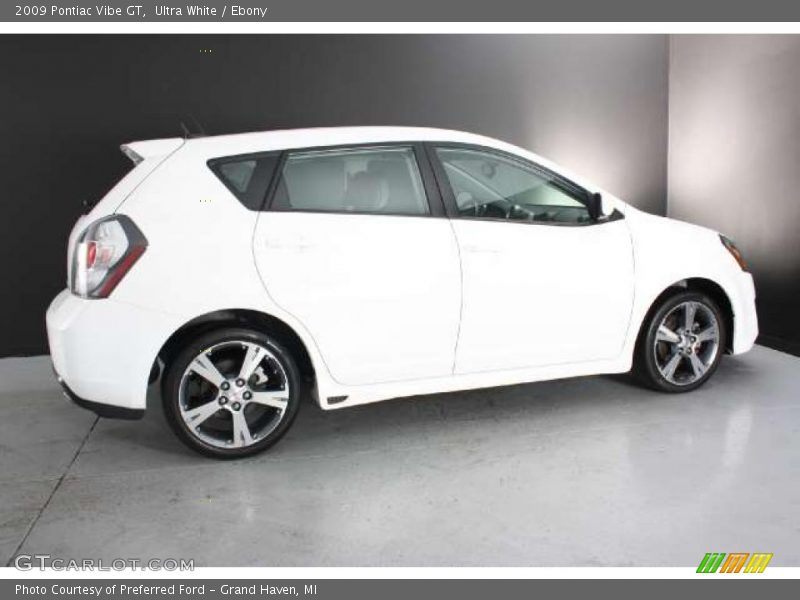 Ultra White / Ebony 2009 Pontiac Vibe GT