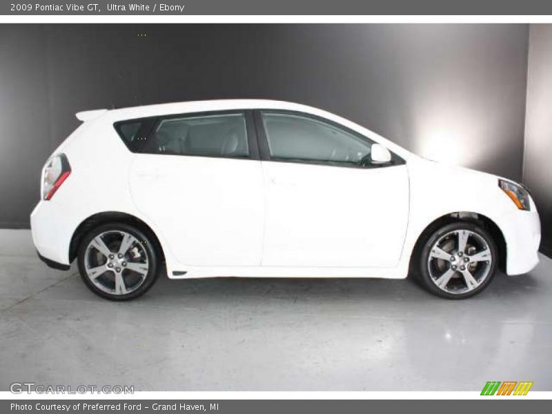 Ultra White / Ebony 2009 Pontiac Vibe GT