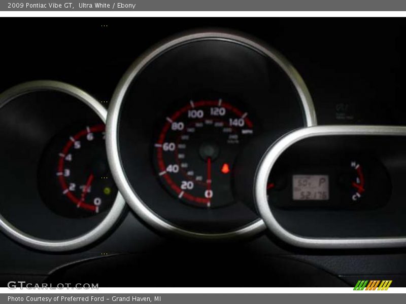 Ultra White / Ebony 2009 Pontiac Vibe GT