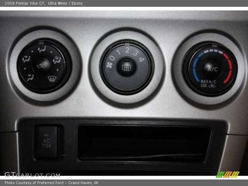 Ultra White / Ebony 2009 Pontiac Vibe GT