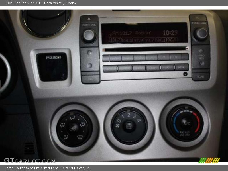 Ultra White / Ebony 2009 Pontiac Vibe GT