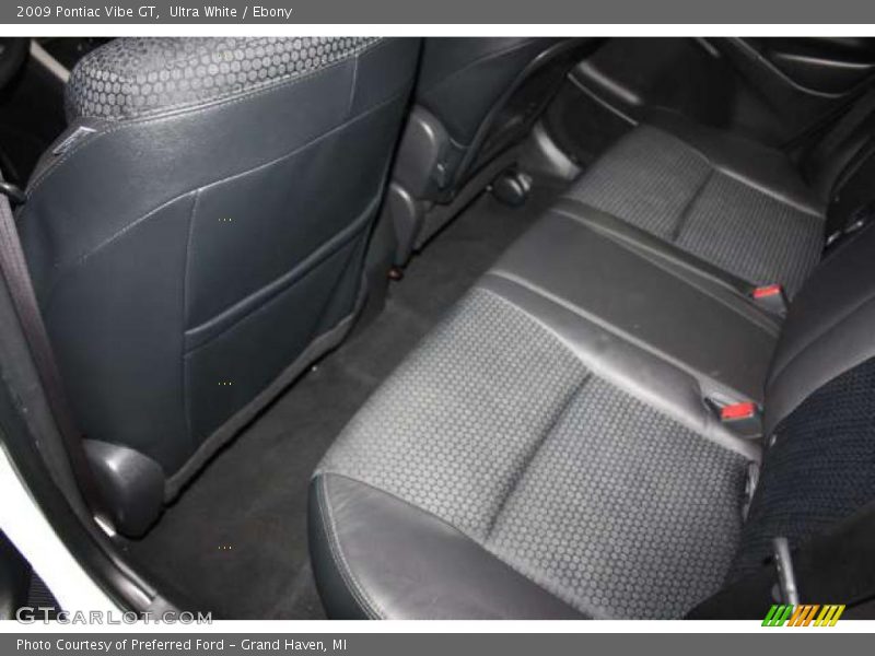 Ultra White / Ebony 2009 Pontiac Vibe GT