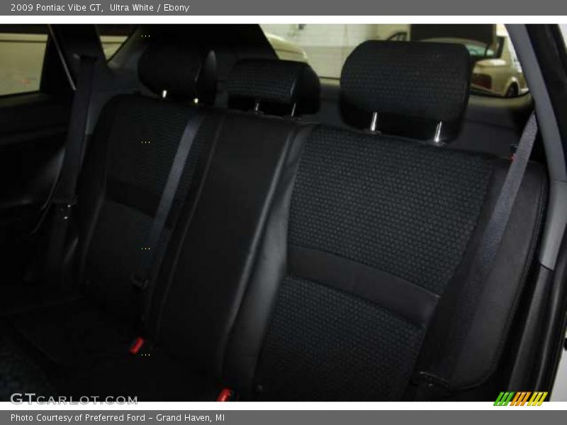 Ultra White / Ebony 2009 Pontiac Vibe GT