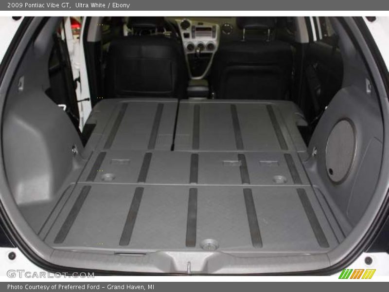 Ultra White / Ebony 2009 Pontiac Vibe GT