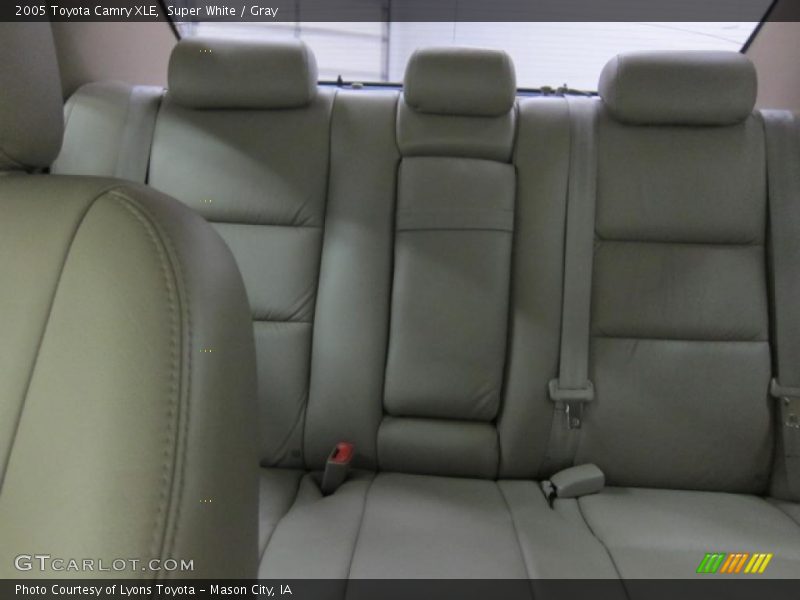 Super White / Gray 2005 Toyota Camry XLE