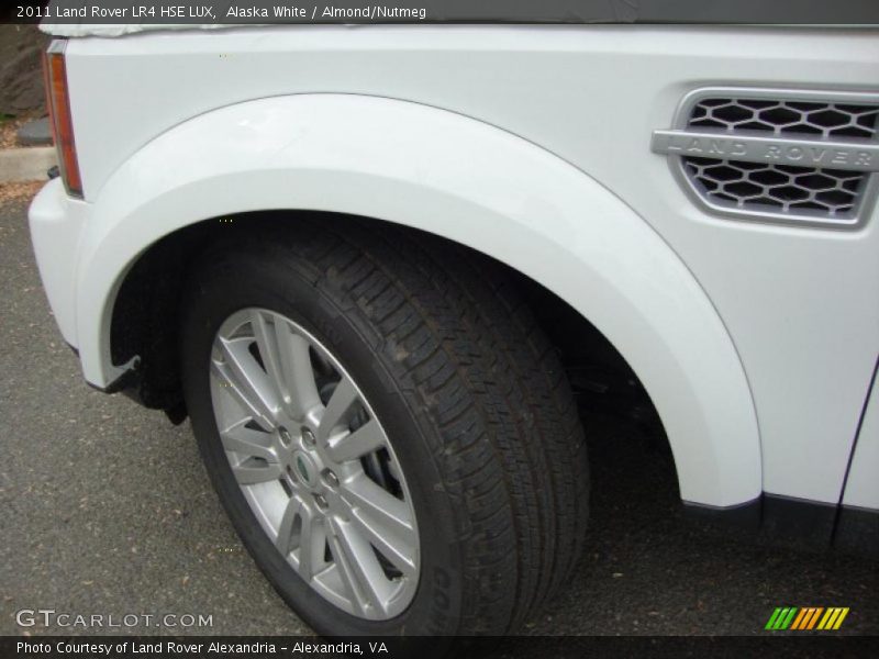 Alaska White / Almond/Nutmeg 2011 Land Rover LR4 HSE LUX