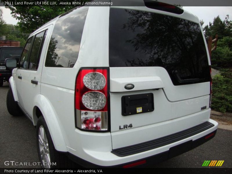 Alaska White / Almond/Nutmeg 2011 Land Rover LR4 HSE LUX