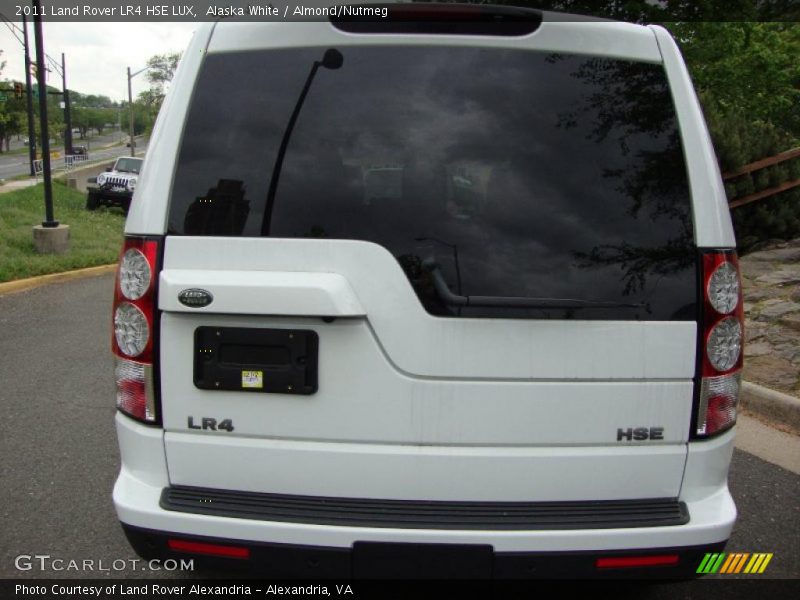 Alaska White / Almond/Nutmeg 2011 Land Rover LR4 HSE LUX