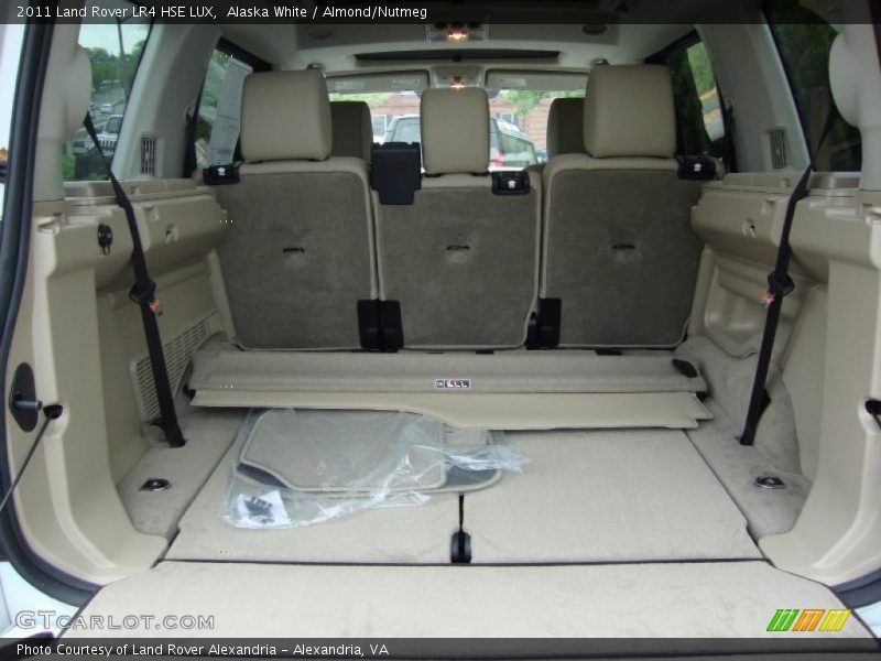 Alaska White / Almond/Nutmeg 2011 Land Rover LR4 HSE LUX