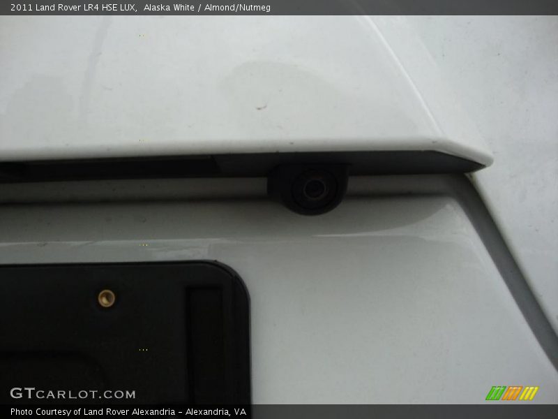Alaska White / Almond/Nutmeg 2011 Land Rover LR4 HSE LUX