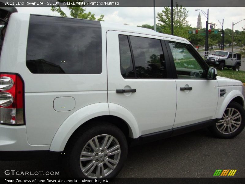 Alaska White / Almond/Nutmeg 2011 Land Rover LR4 HSE LUX