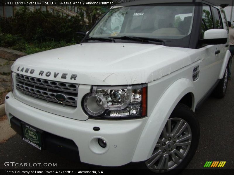 Alaska White / Almond/Nutmeg 2011 Land Rover LR4 HSE LUX