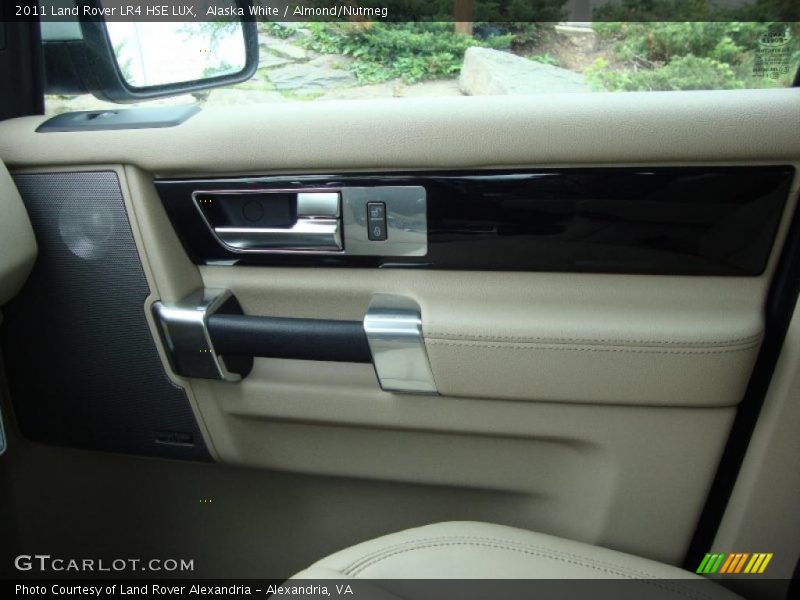 Alaska White / Almond/Nutmeg 2011 Land Rover LR4 HSE LUX
