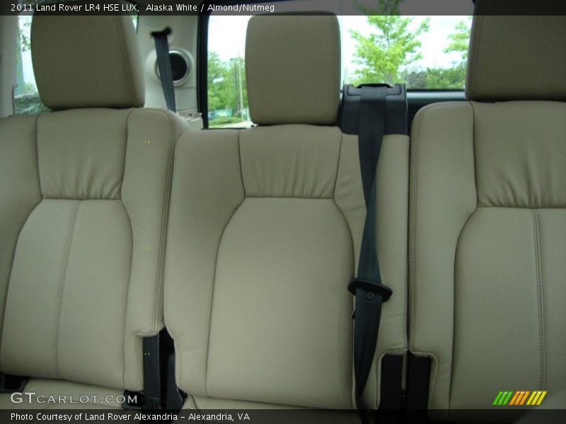 Alaska White / Almond/Nutmeg 2011 Land Rover LR4 HSE LUX