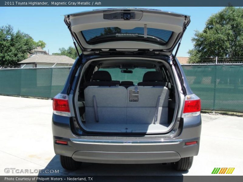 Magnetic Gray Metallic / Ash 2011 Toyota Highlander