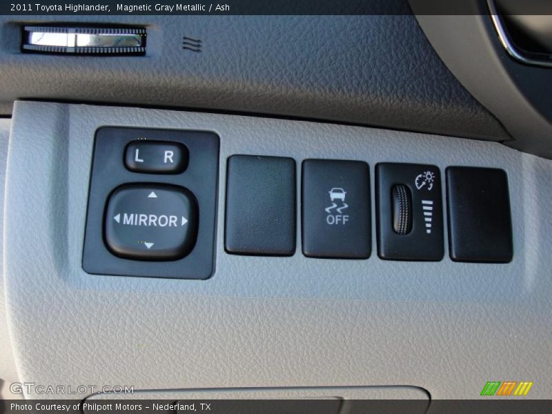 Magnetic Gray Metallic / Ash 2011 Toyota Highlander
