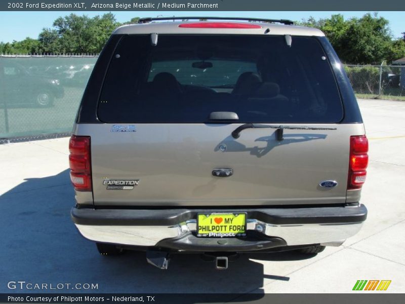 Arizona Beige Metallic / Medium Parchment 2002 Ford Expedition XLT