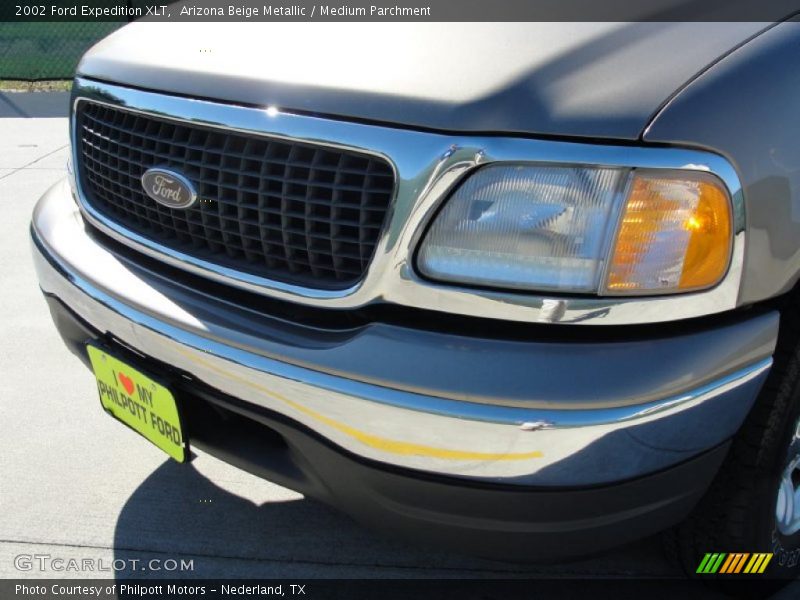 Arizona Beige Metallic / Medium Parchment 2002 Ford Expedition XLT