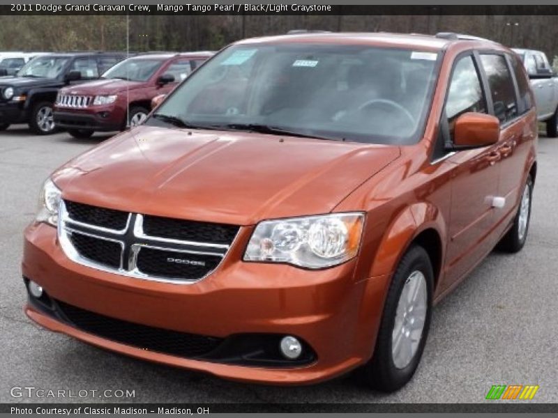 Front 3/4 View of 2011 Grand Caravan Crew