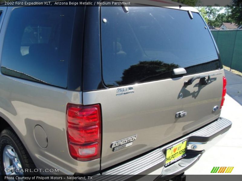 Arizona Beige Metallic / Medium Parchment 2002 Ford Expedition XLT