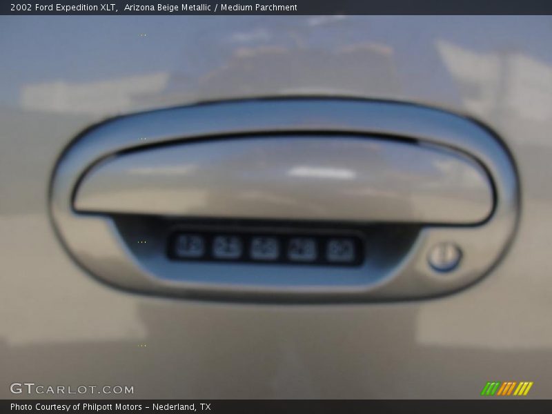 Arizona Beige Metallic / Medium Parchment 2002 Ford Expedition XLT