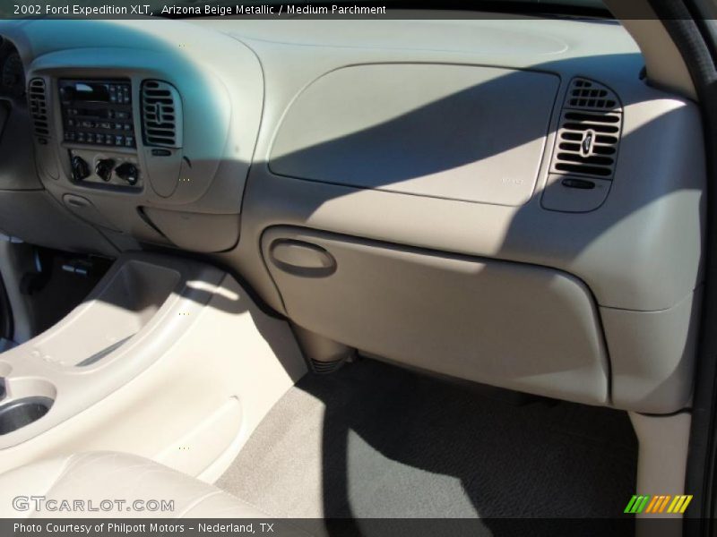 Arizona Beige Metallic / Medium Parchment 2002 Ford Expedition XLT