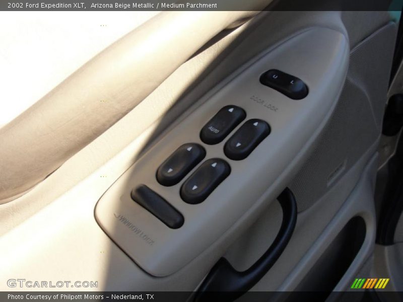 Arizona Beige Metallic / Medium Parchment 2002 Ford Expedition XLT