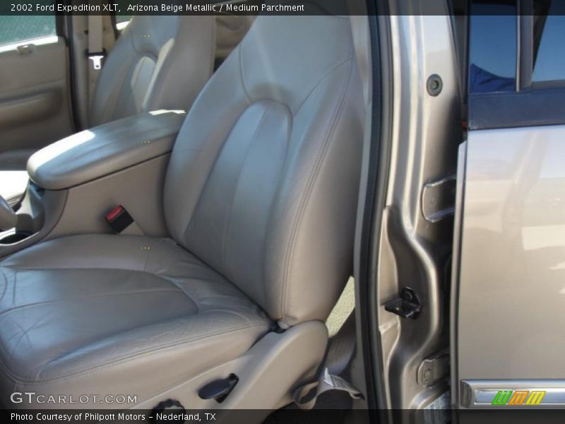 Arizona Beige Metallic / Medium Parchment 2002 Ford Expedition XLT