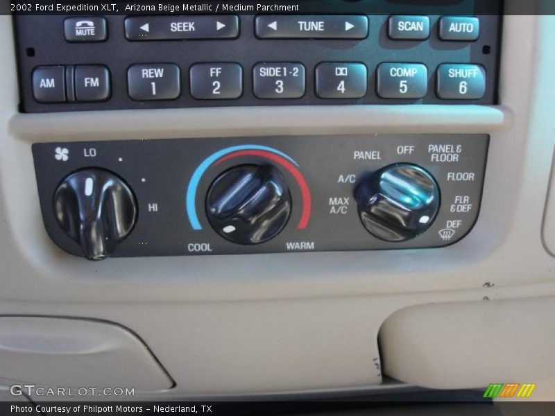 Arizona Beige Metallic / Medium Parchment 2002 Ford Expedition XLT