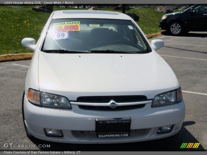 Cloud White / Blond 1999 Nissan Altima GXE