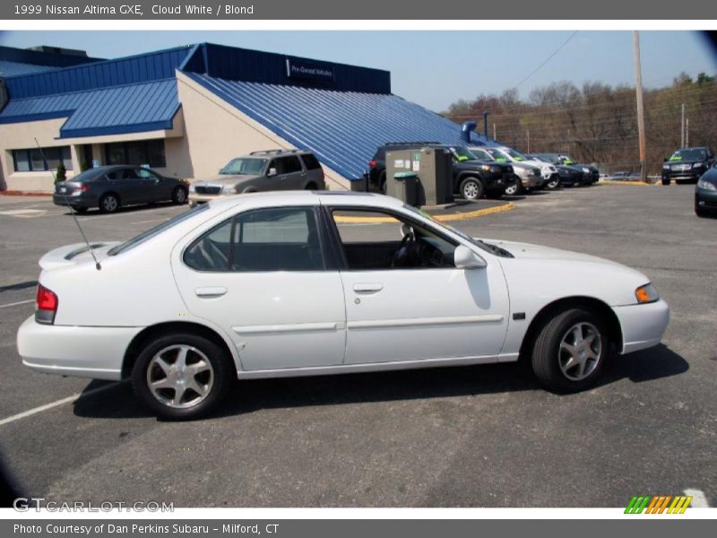 Cloud White / Blond 1999 Nissan Altima GXE