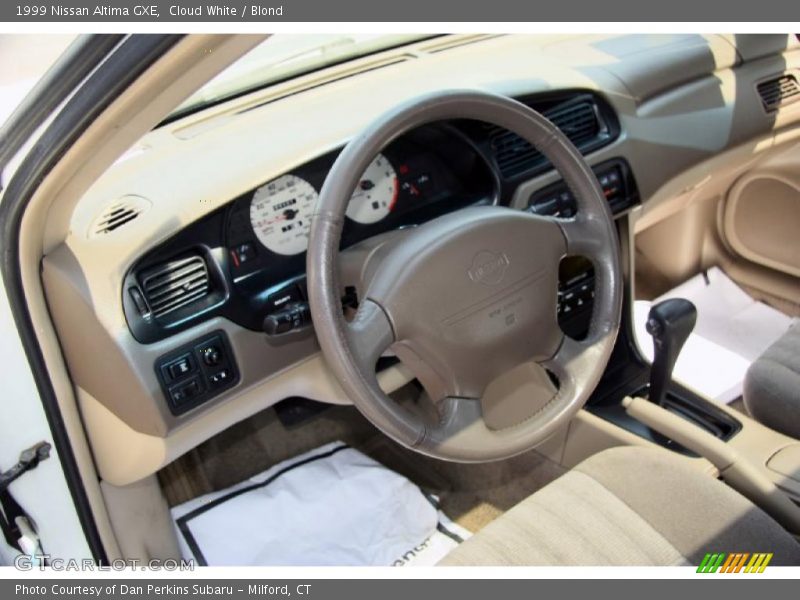 Cloud White / Blond 1999 Nissan Altima GXE