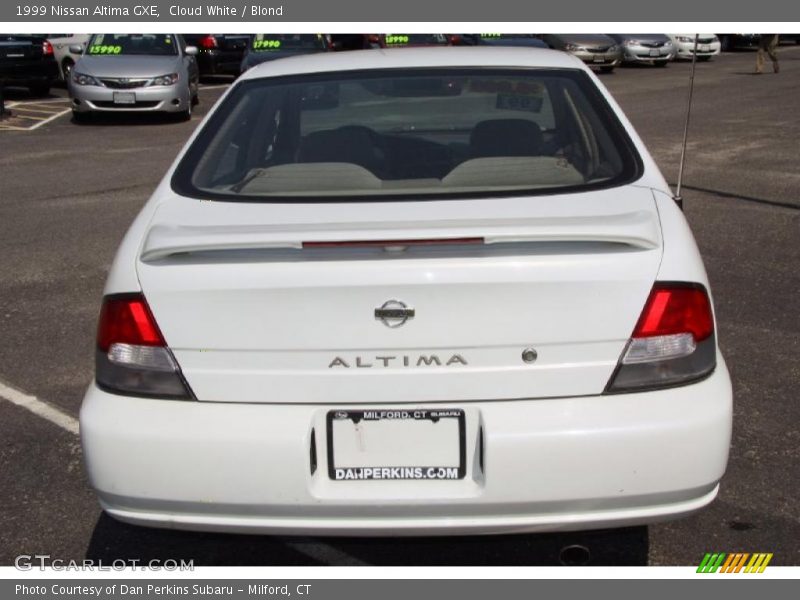 Cloud White / Blond 1999 Nissan Altima GXE