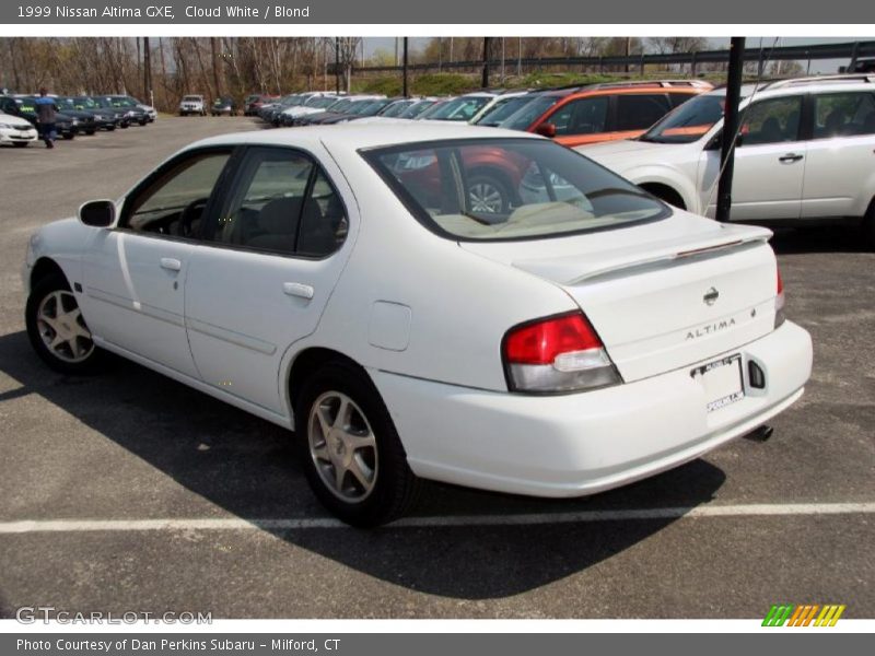 Cloud White / Blond 1999 Nissan Altima GXE