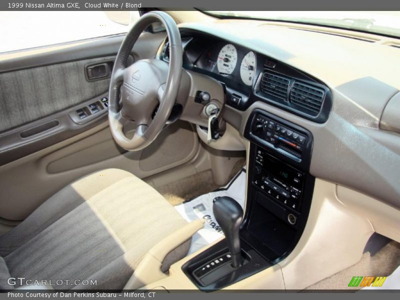 Cloud White / Blond 1999 Nissan Altima GXE