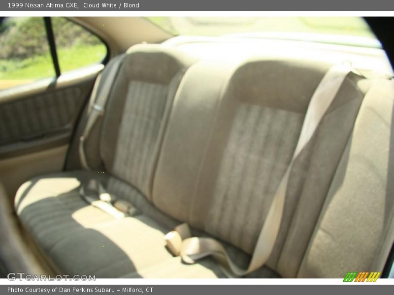 Cloud White / Blond 1999 Nissan Altima GXE