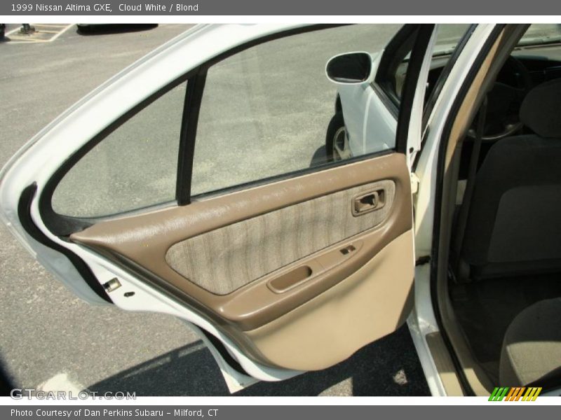 Cloud White / Blond 1999 Nissan Altima GXE