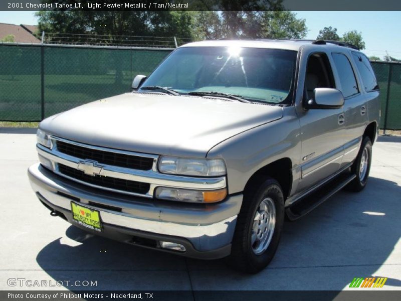 Light Pewter Metallic / Tan/Neutral 2001 Chevrolet Tahoe LT