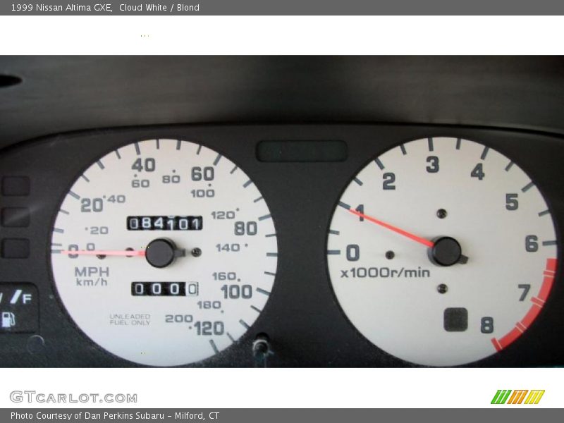 Cloud White / Blond 1999 Nissan Altima GXE